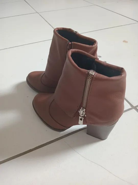 Botas de cano curto marrons marca Moleca