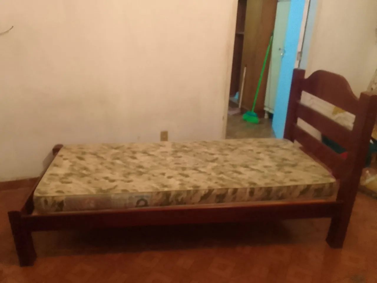 Cama solteiro de madeira maciça  - Foto 4