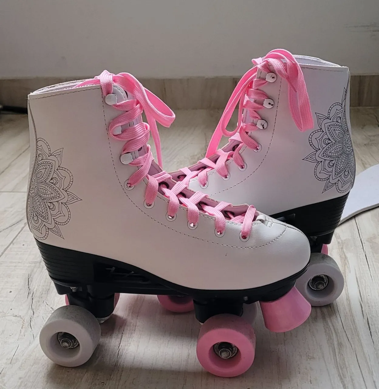 Patins 4 Rodas Infantil Fun F0010-3 Branco e Rosa