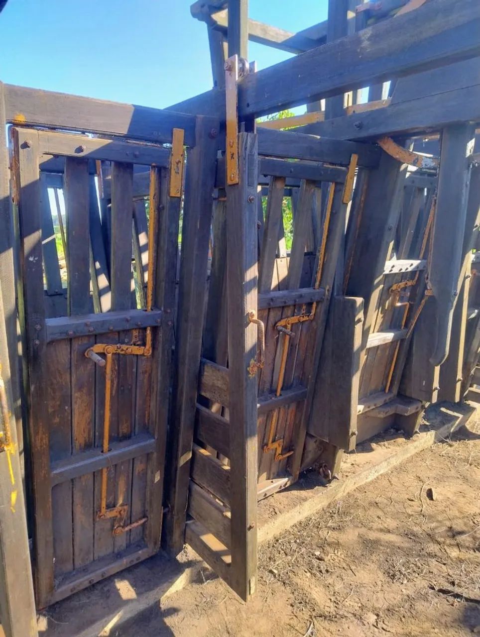 Vende ,um  barracão, uma casa e um tronco para pecuária . Oportunidade .  - Foto 2