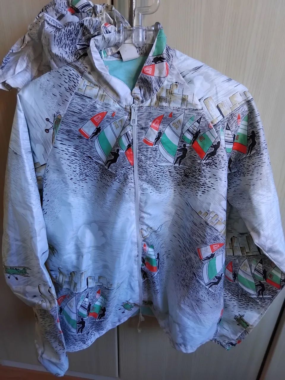 Casaco Infantil capuz forro pelúcia.  Estilo náutico  - Foto 2