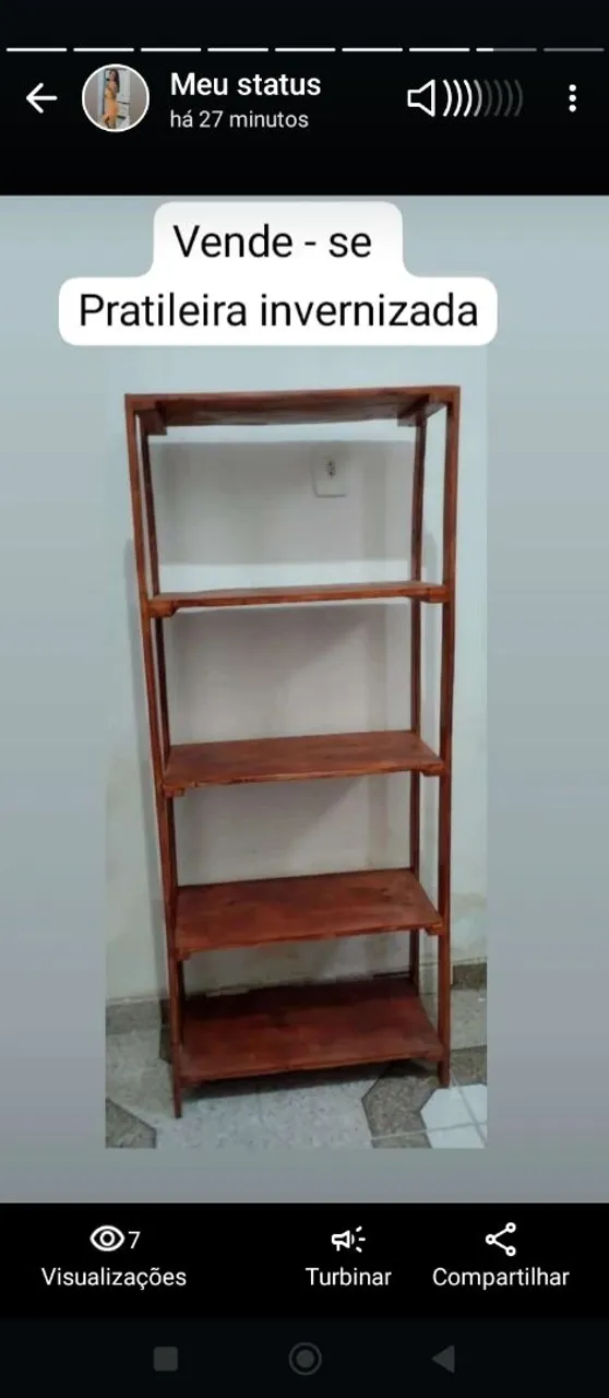 Prateleira invernizada para organização