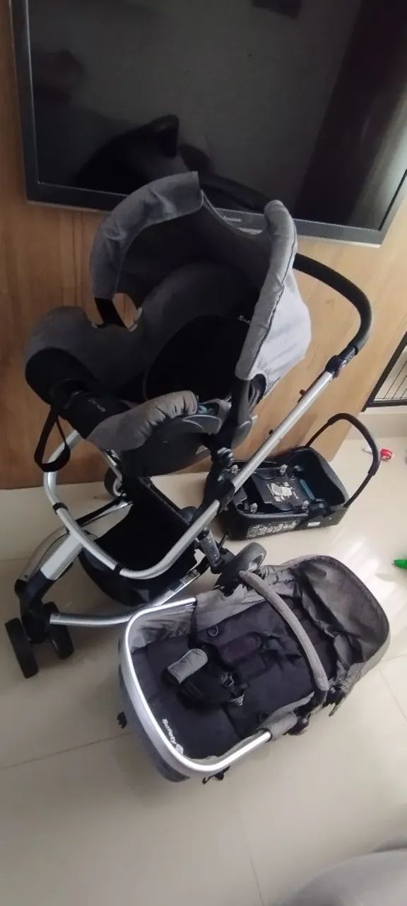 Carrinho de Bebê com Bebê Conforto Safety 1st