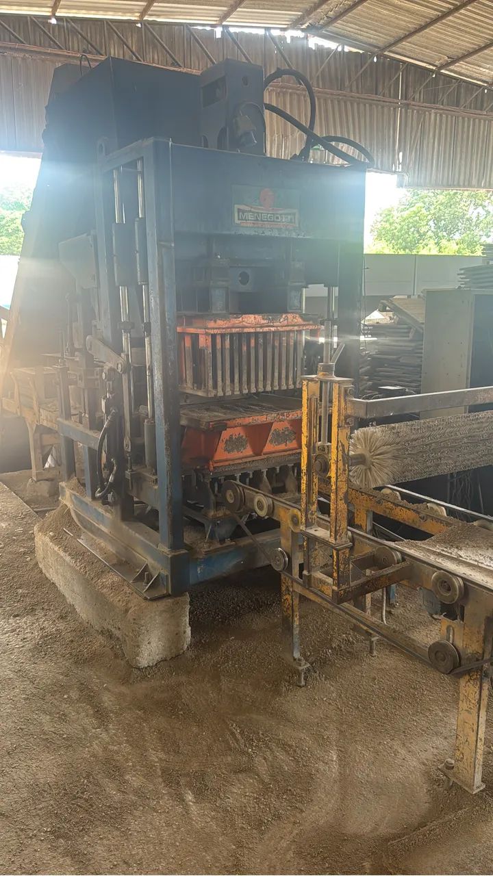 Máquina de bloco Menegotti  - Foto 2