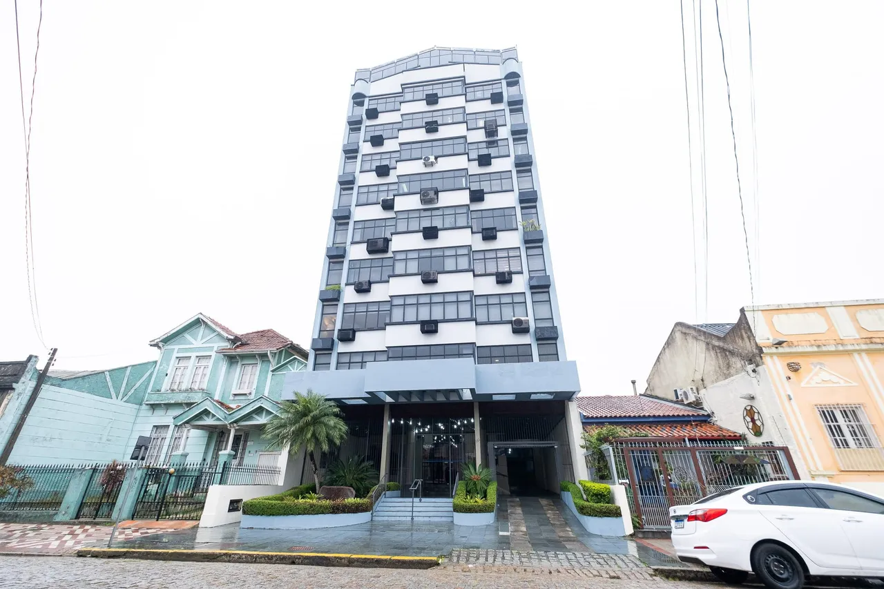 Sala comercial ampla e bem localizada disponível para aluguel no centro de Pelotas RS, ide