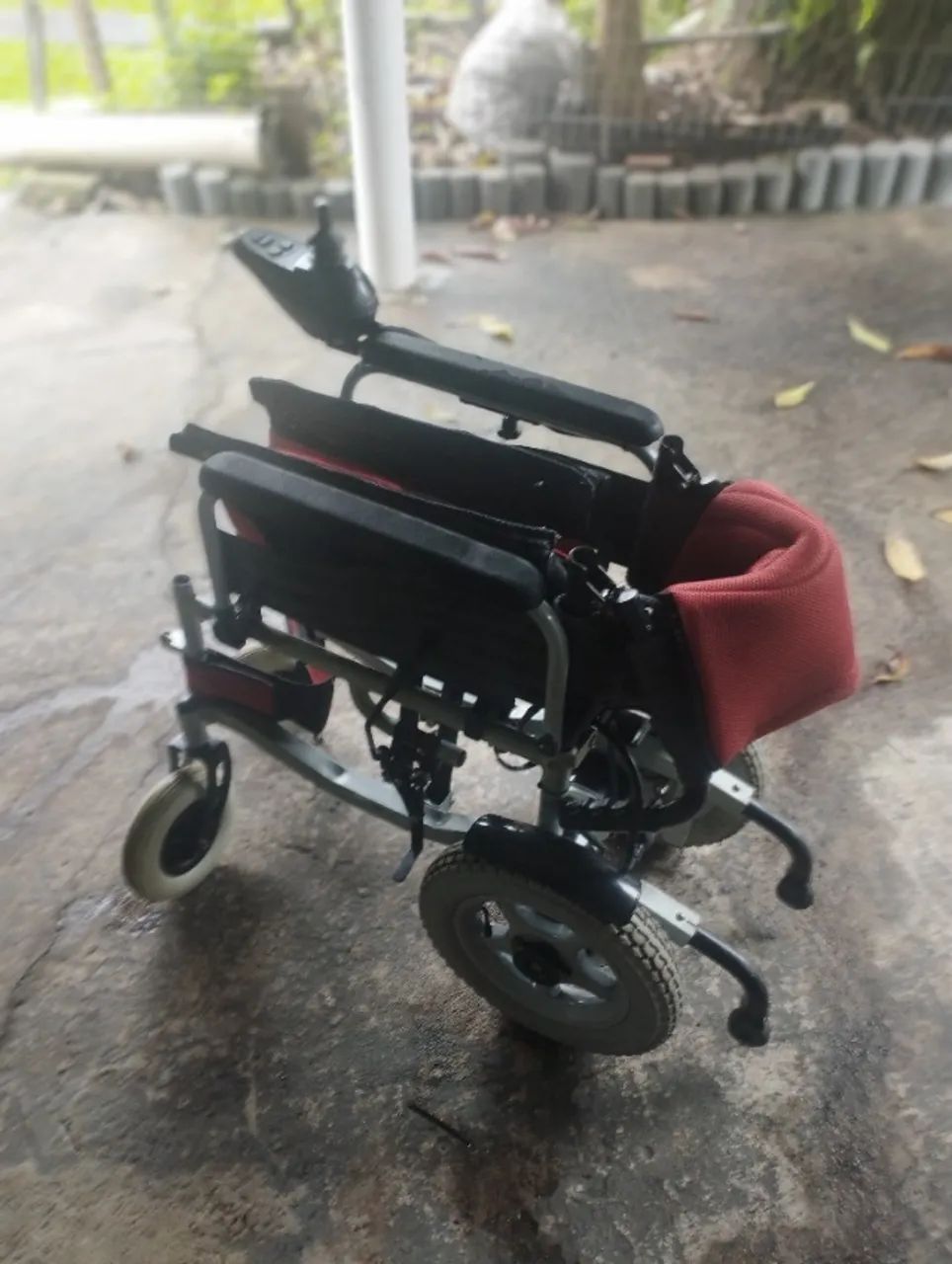 Cadeira de rodas motorizada usada - Foto 2