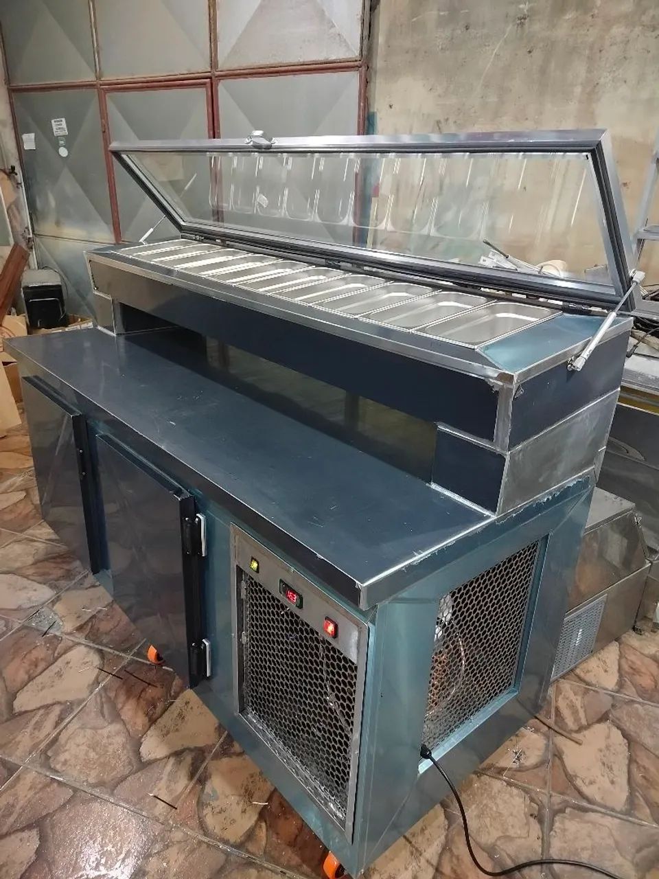 Bancada Refrigerada com Vitrine