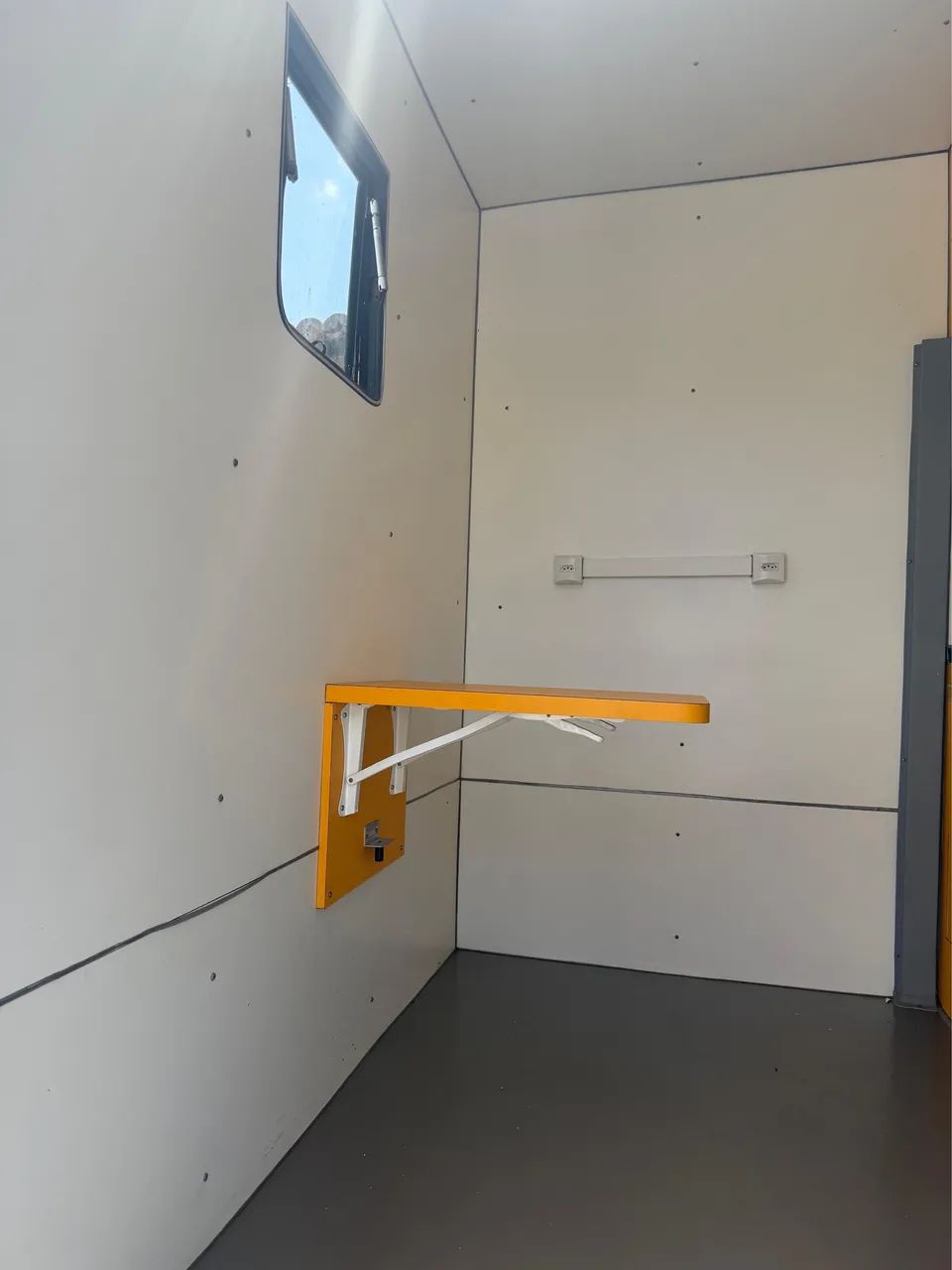 Trailer com 2 consultórios. 3,5mX2,10m - Foto 4