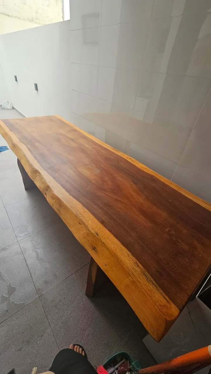 Linda Mesa de madeira maciça com design rústico