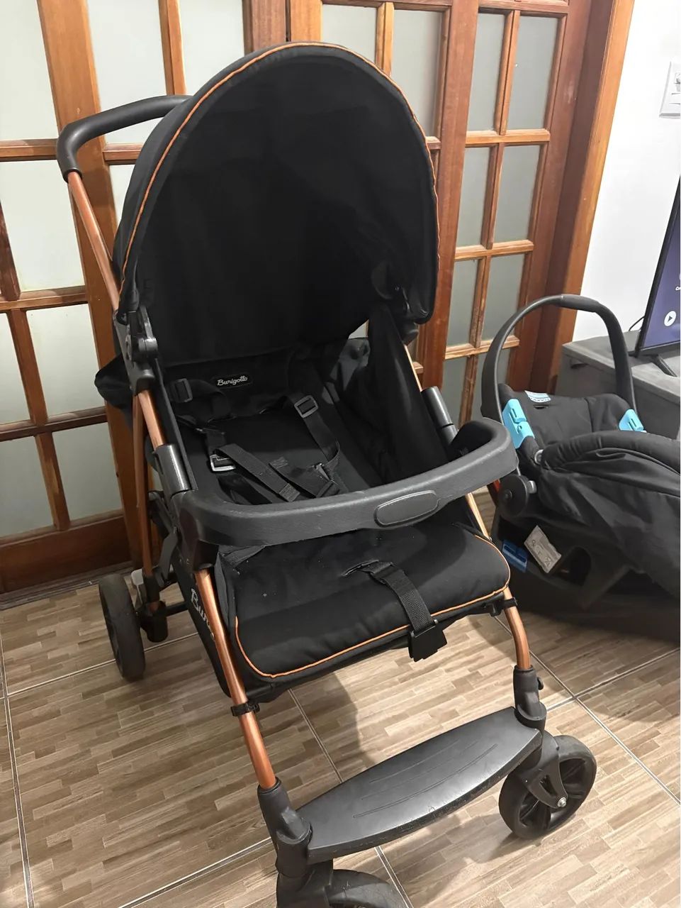 Carrinho de bebê + bebê conforto Burigotto
