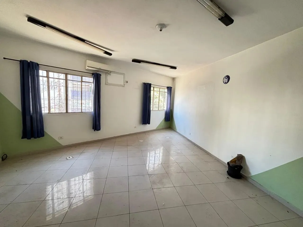 Sala Comercial para Locação Anual em Vila Alzira - Guarujá - RARIDADE - SP