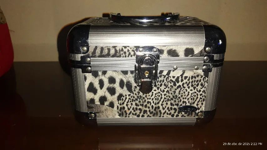 Frasqueira Ruby's pouco usada - Foto 2