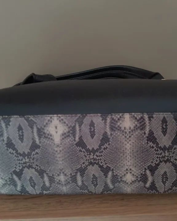 Bolsa de Ombro em Couro fino com Detalhes em Snake - Foto 5