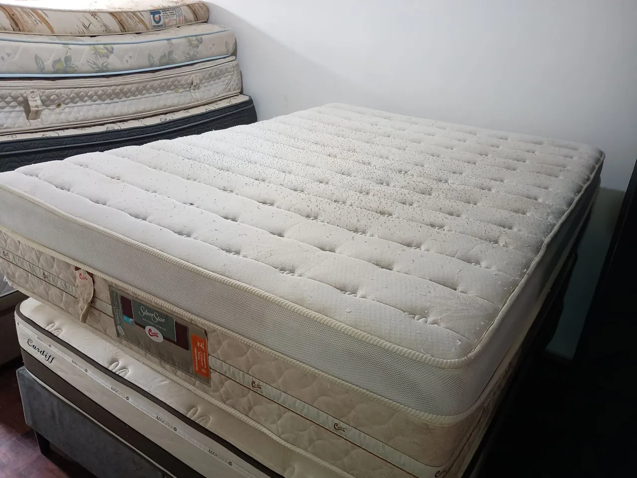Colchão Casal, molas ensacadas, em ótimo estado!
