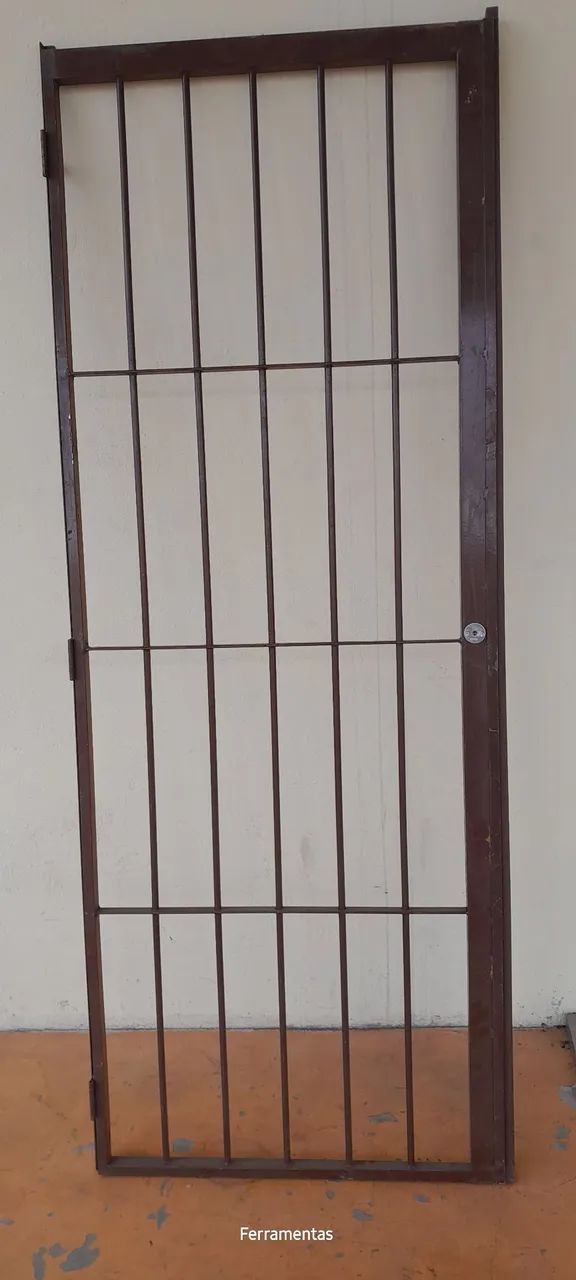 Grade de Porta em Ferro Maciço 2,06x0,80m Marrom café - Reversível com Fechadura Tetra - Foto 2