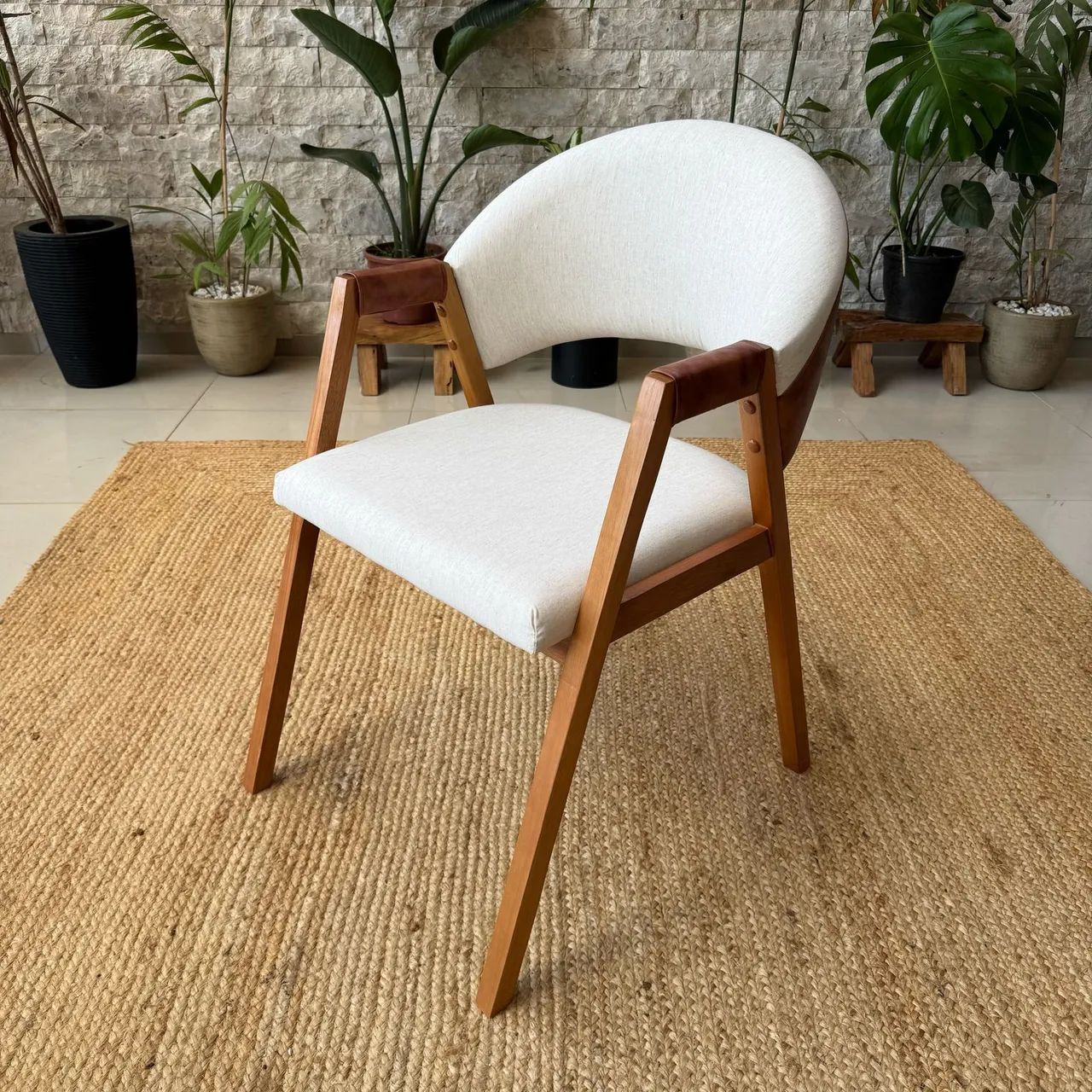 Mesa de Jantar de Madeira e também com Tampo de Vidro - Foto 2