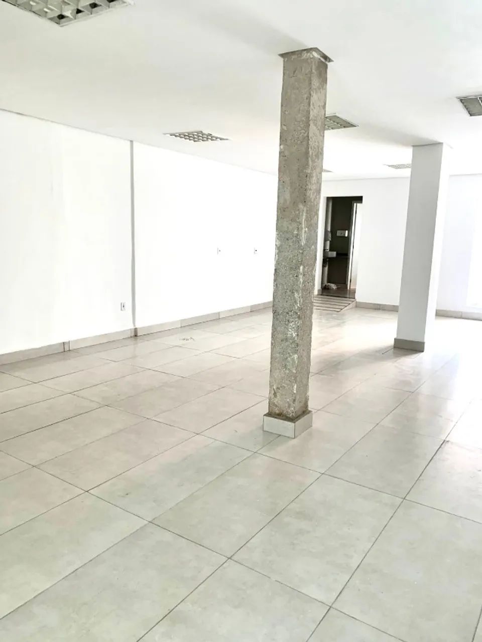 Linda loja - 130 m2 de área útil - 100 m da estação de metrô Praça da Árvore (linha azul) - Foto 2