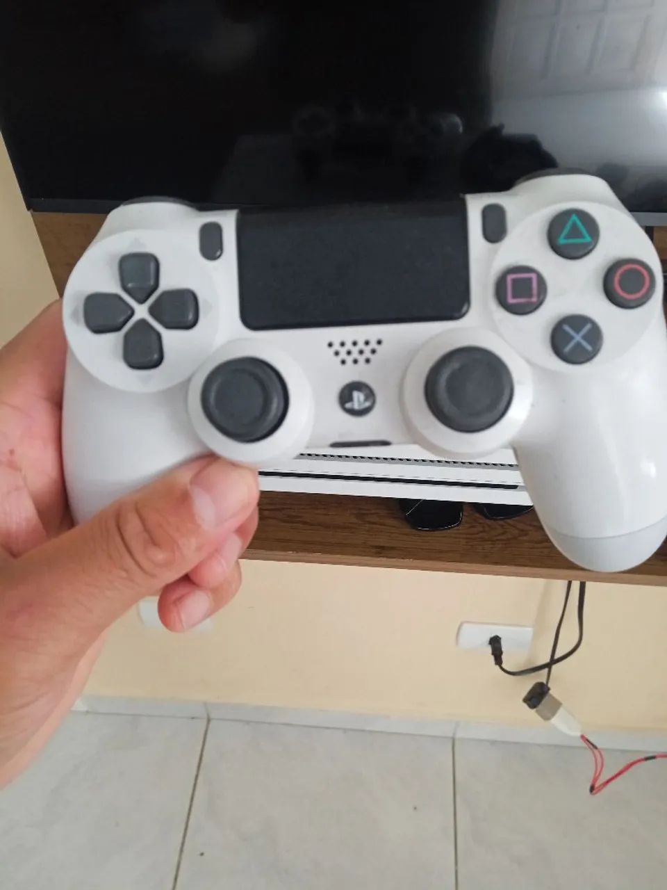 PlayStation 4 (PS4) Branco PRÓ 1 TB - Foto 5