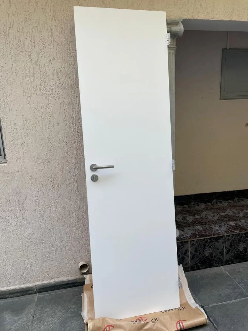 Porta Interna -banheiro-2,10x0,62-laqueada branco- com dobradiças e fechadura Arouca - Foto 3