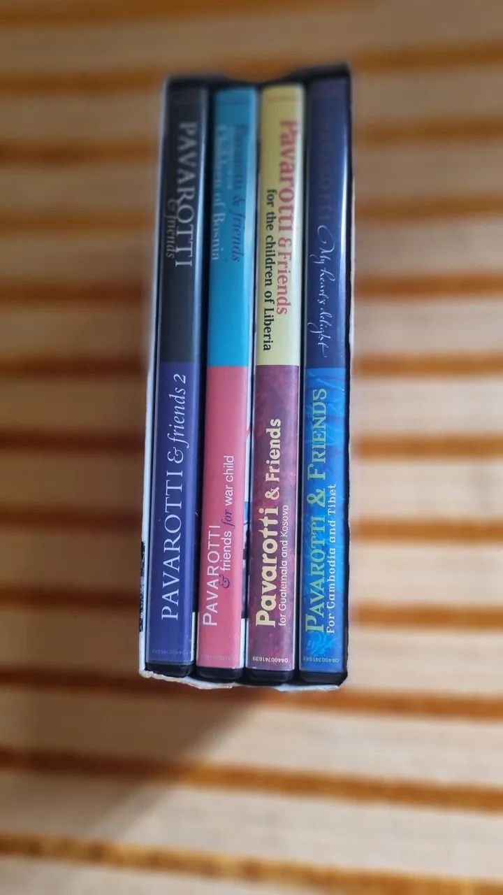 DVDs Box Pavarotti & Friends com 4 dvds - Foto 3