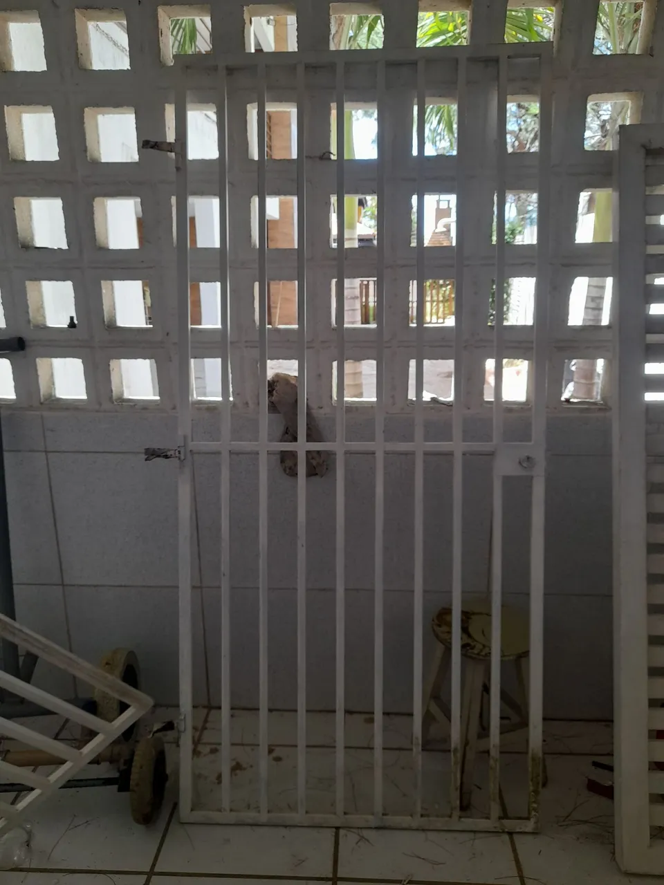 Porta de grade branca