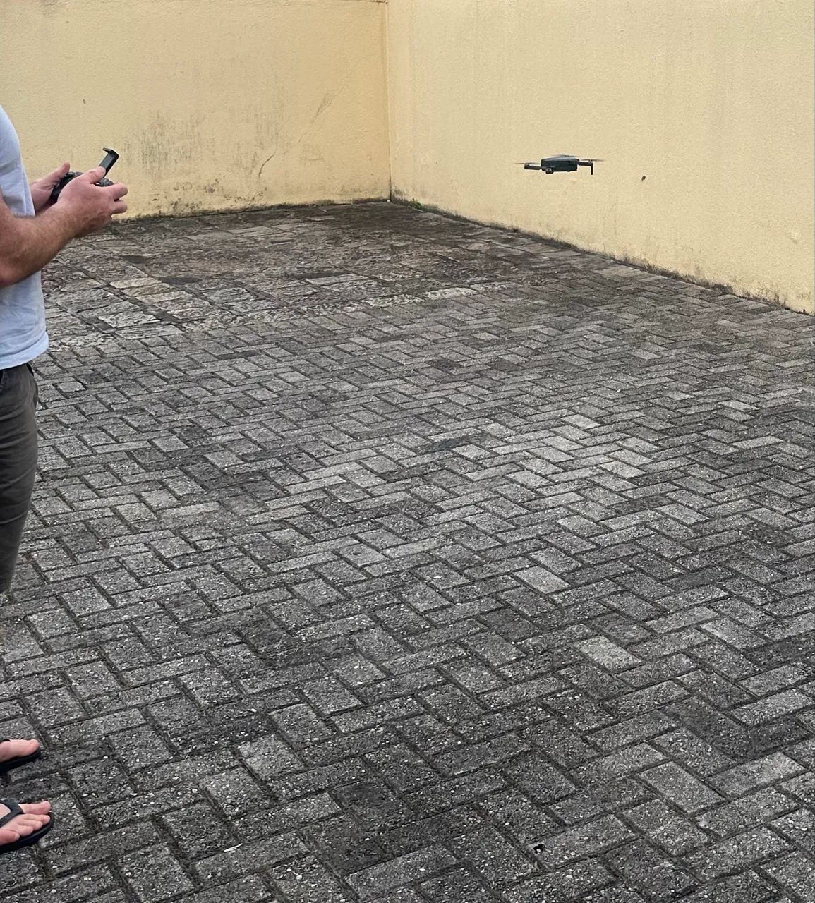 Drone Brushless FPV Wi-Fi com Case - Pouco Uso - Foto 3