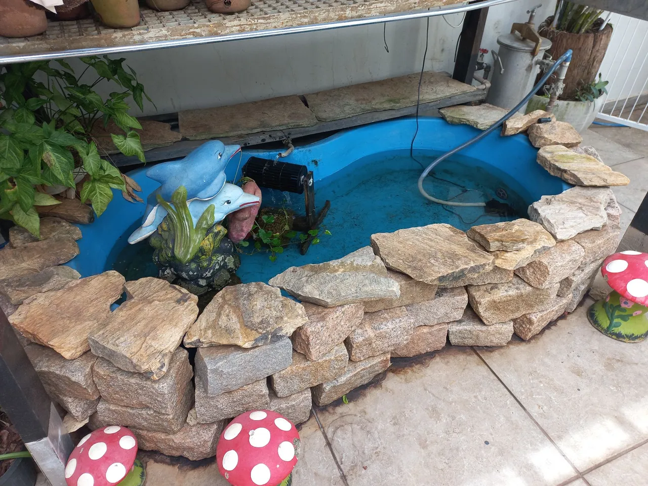Mini Lago Decorativo com Pedras e Ornamentos