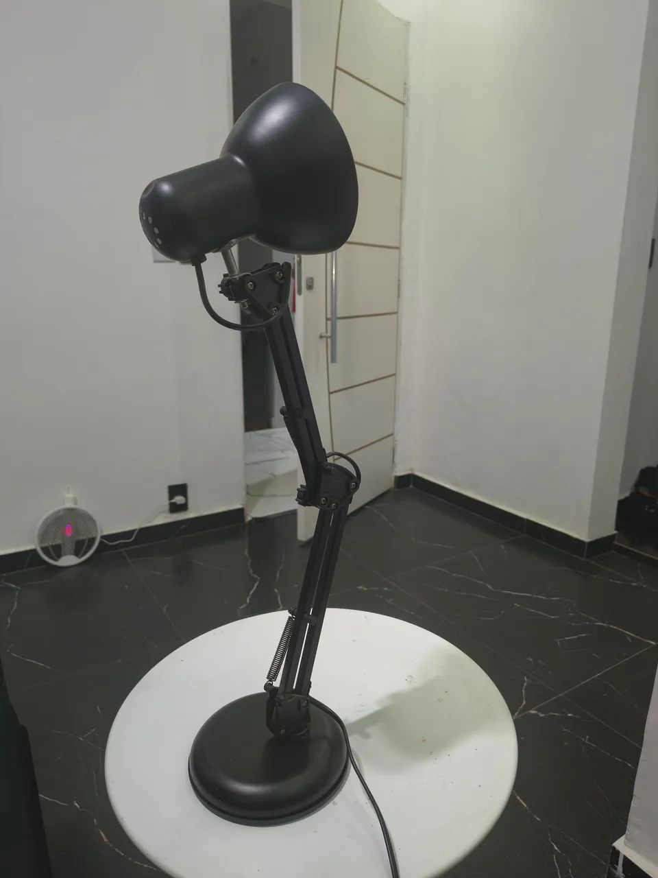 Luminária articulada de mesa 