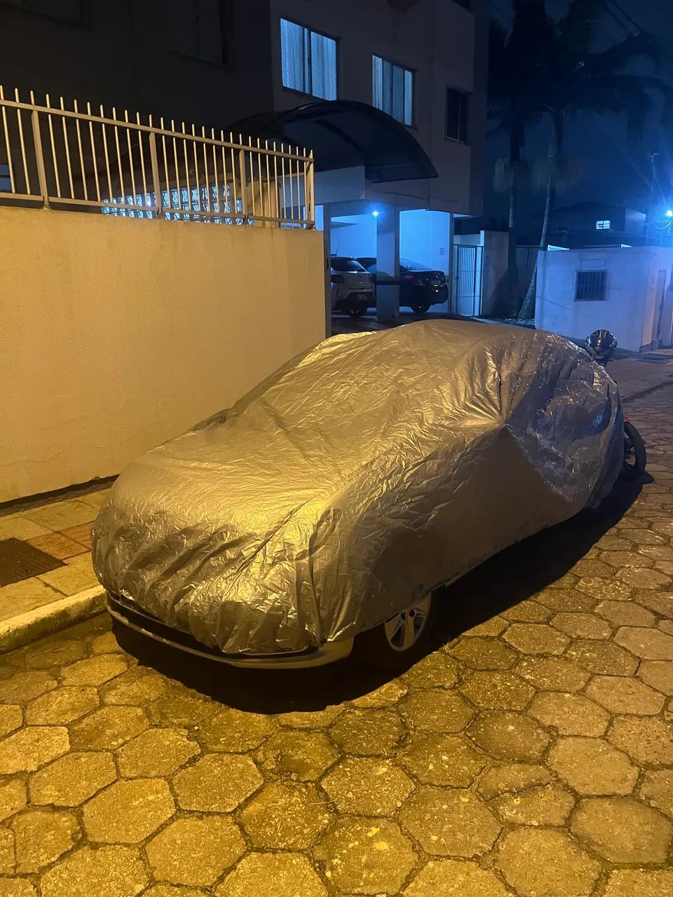 Vendo capa protetora impermeável para carro