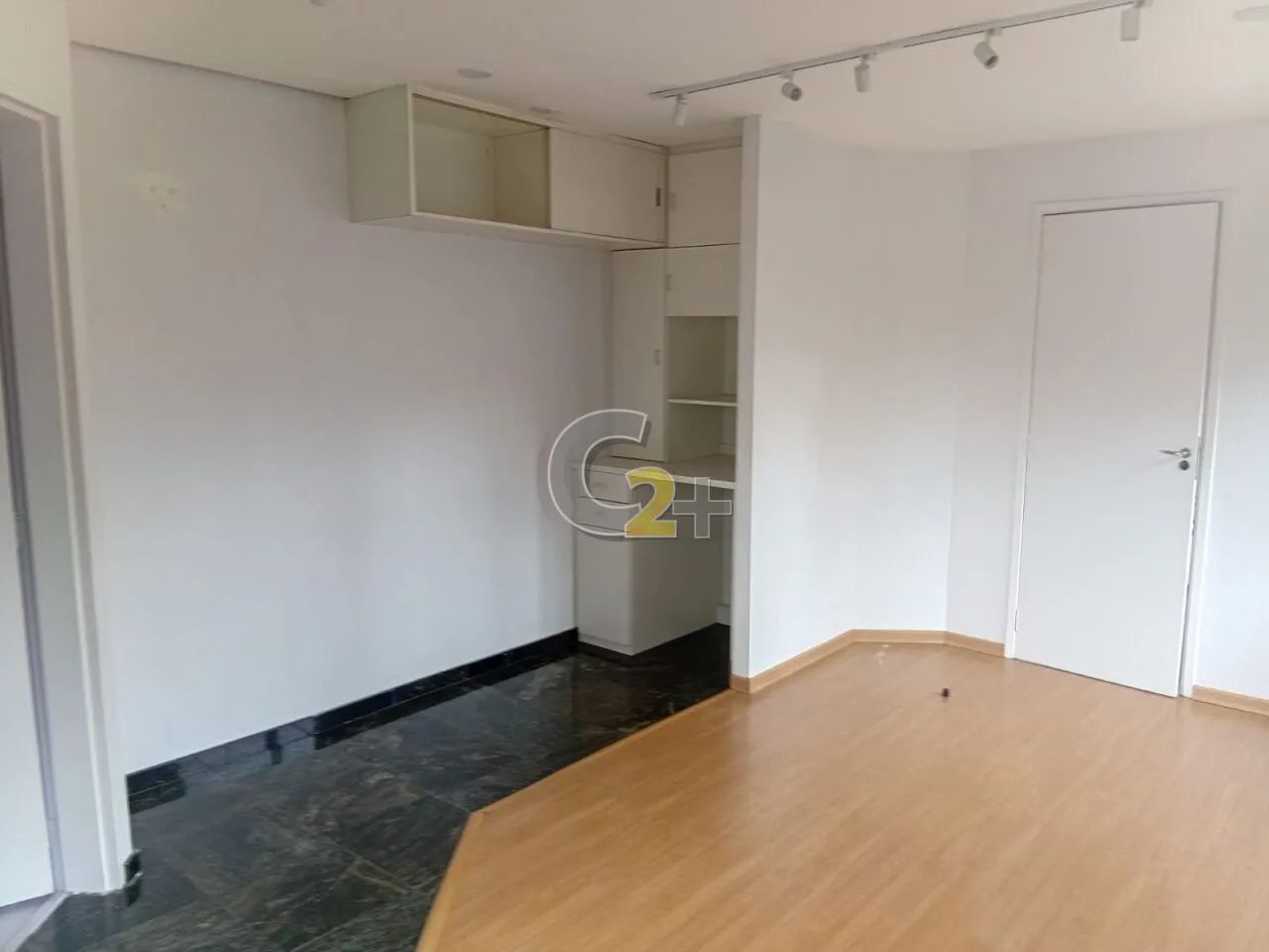 Sala comercial 37mts com 1 sala, banheiro, 1 vaga, elevador - Foto 5