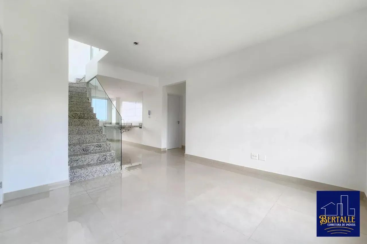 Cobertura 2 quartos, 1 suíte, 92m², 1 vaga livre, nova e totalmente decorada (unidade mode