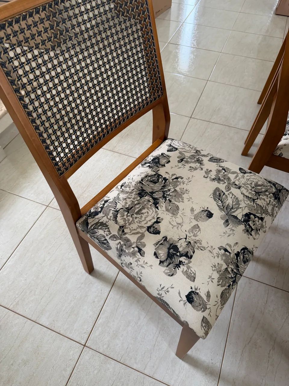 Mesa de Jantar Com 8 Cadeiras 200x100 Madeira e Tampo de Vidro - Foto 3