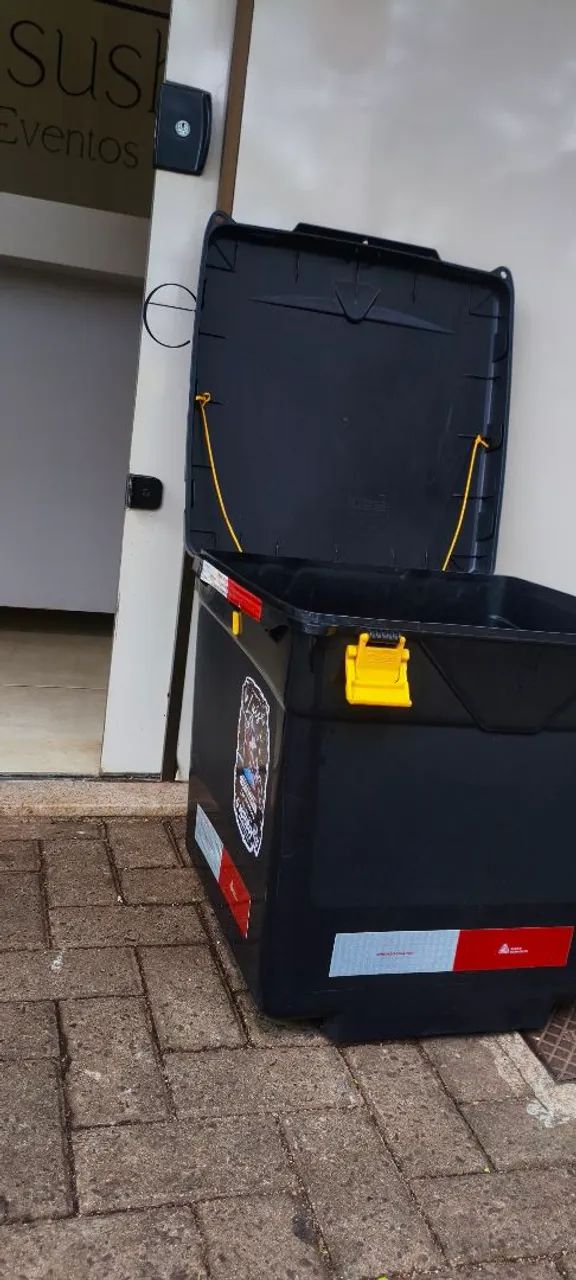 Caixa com suporte 110l
