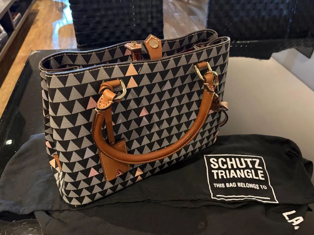 Bolsa Schutz Triangle Nova