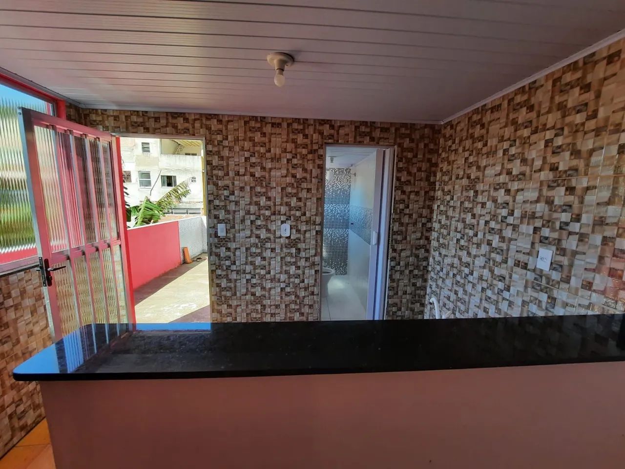 Alugo casa em Itacuruça.