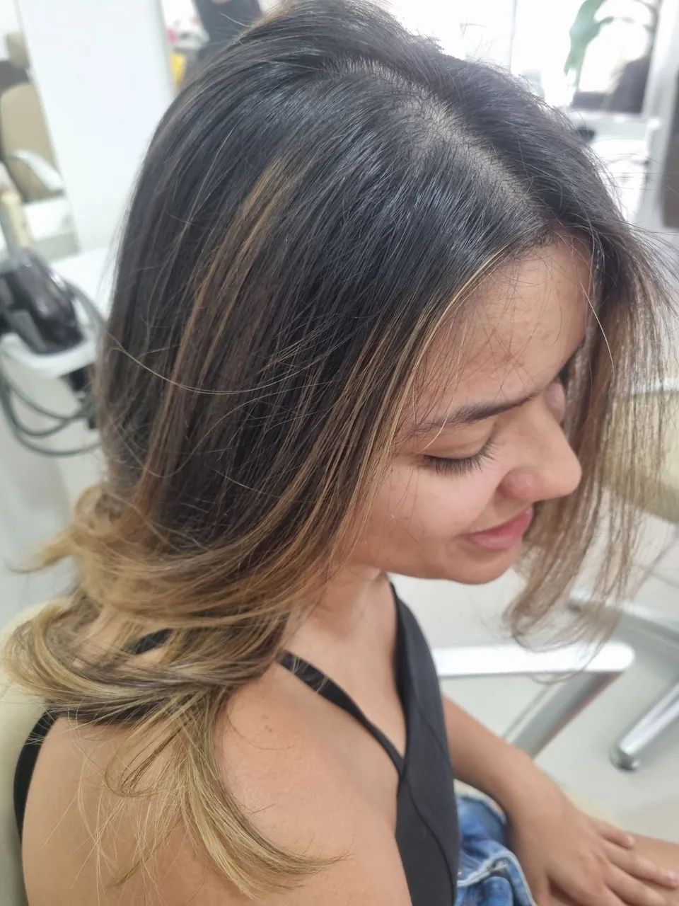 Cabeleireira e manicure 