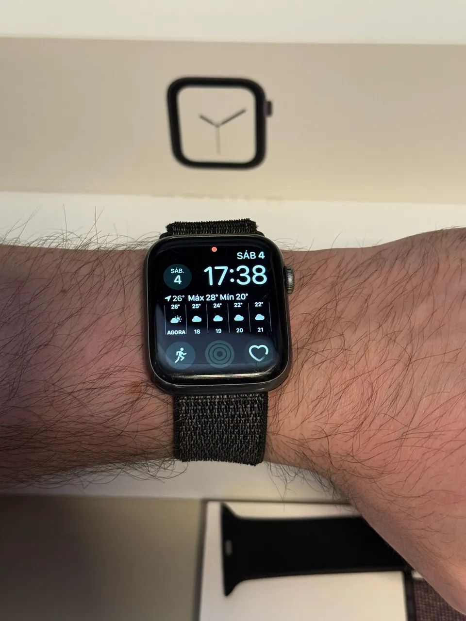 Apple Watch Series 4 44mm + 4 pulseiras