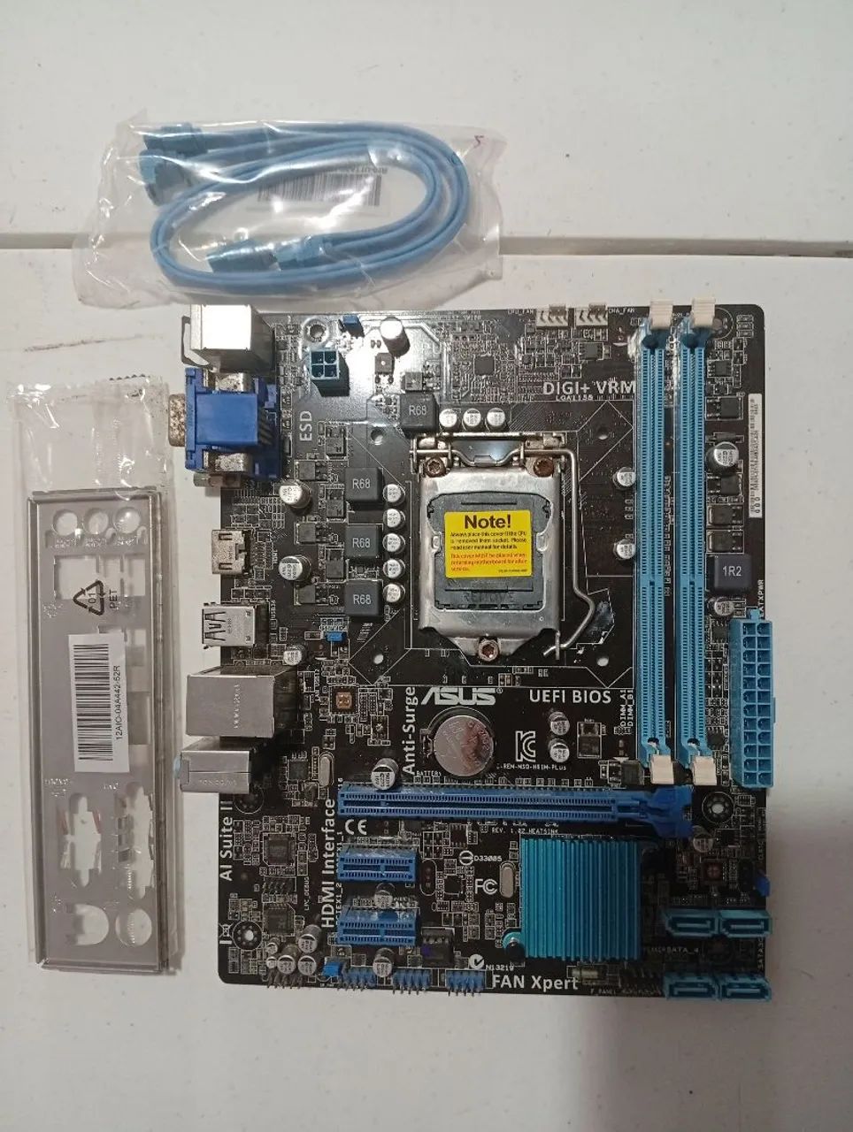 Placa-mãe ASUS - usada / estado desconhecido