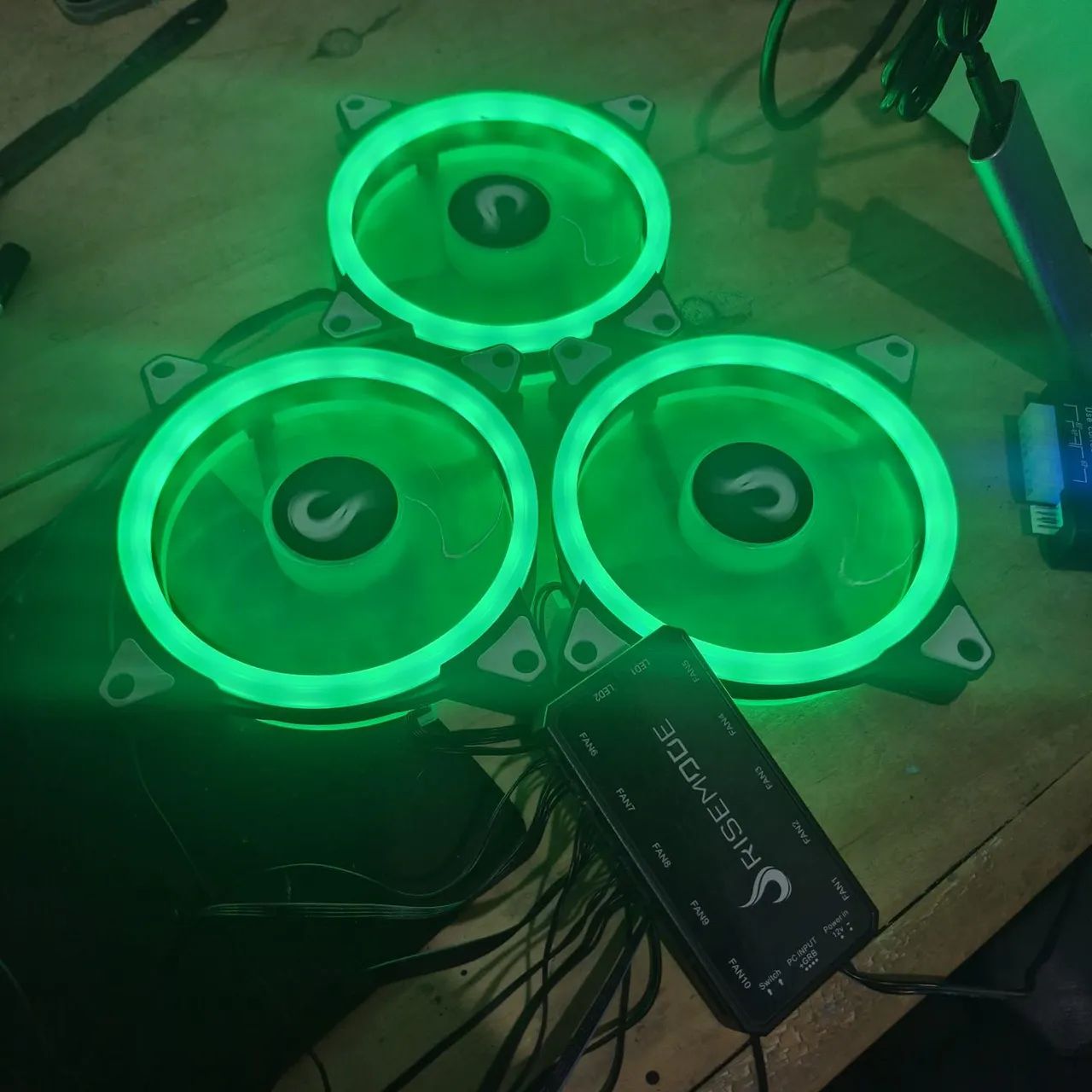 3 Fans ARGB 6pinos + Controladora 