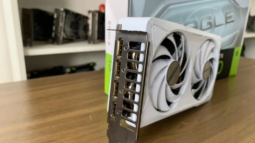 RTX 5060 8GB GIGABYTE EAGLE WHITE - Foto 5