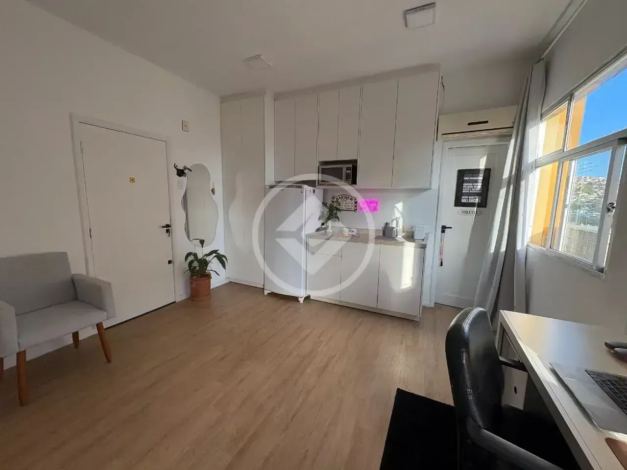 Sala Comercial Mobiliada com Vista Mar