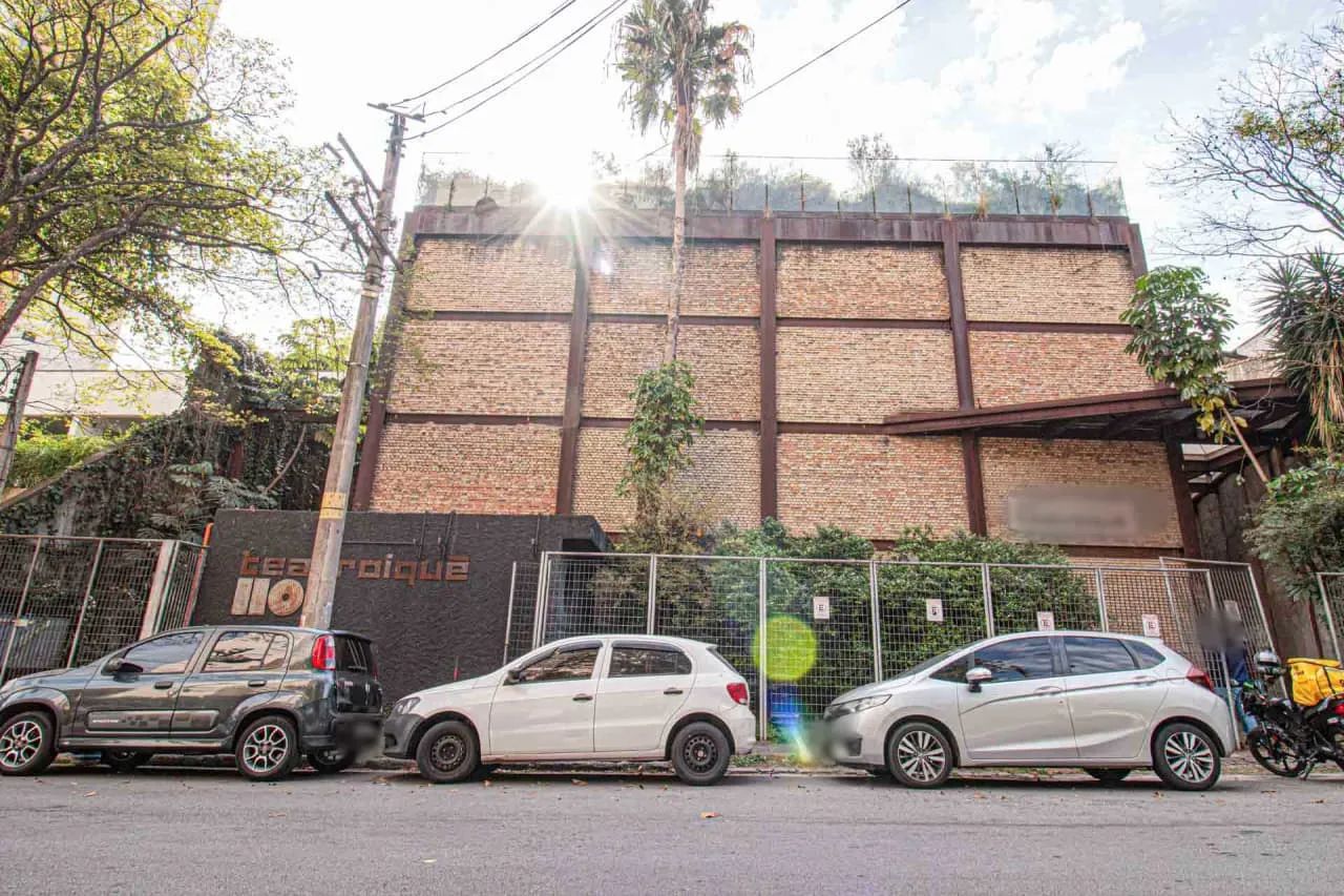 Galpão na Rua Iquiririm, 110  1200 m²