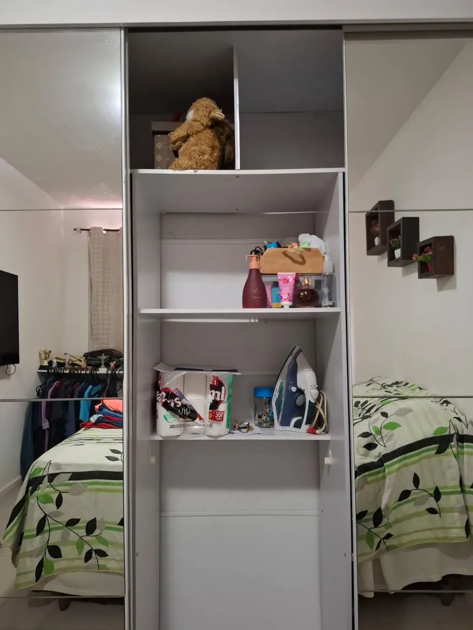Guarda roupa em ótimo estado 