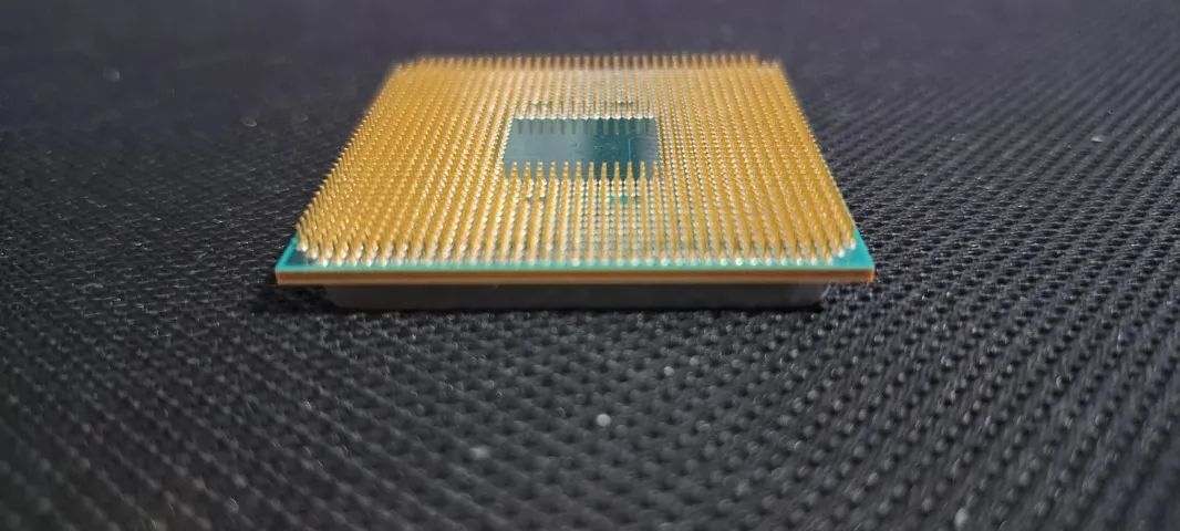 AMD Ryzen 3 2200G com Gráficos Radeon Vega 8 - Bem conservado - Foto 3