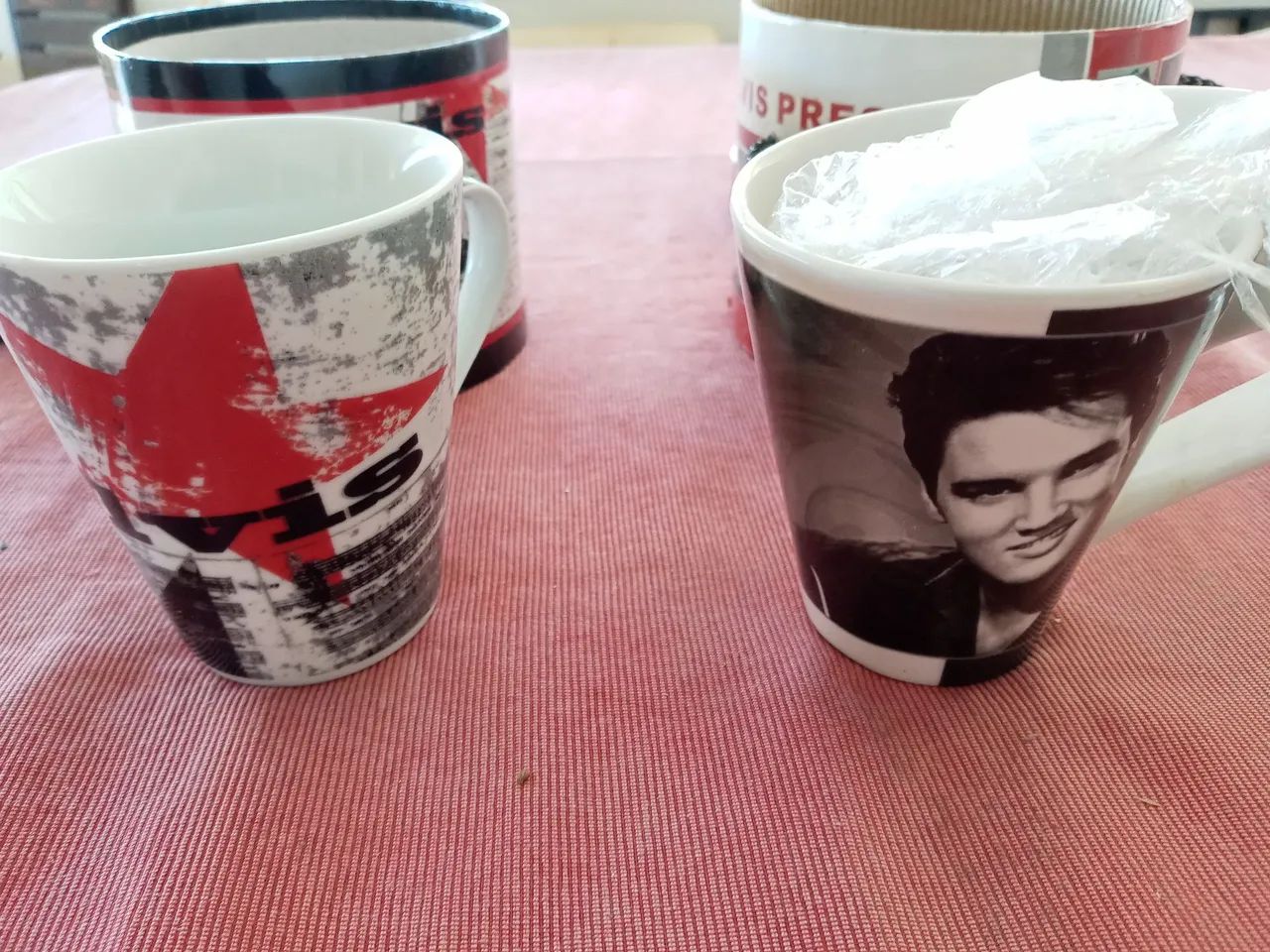 2 canecas de colecao Elvis Presley - Foto 4