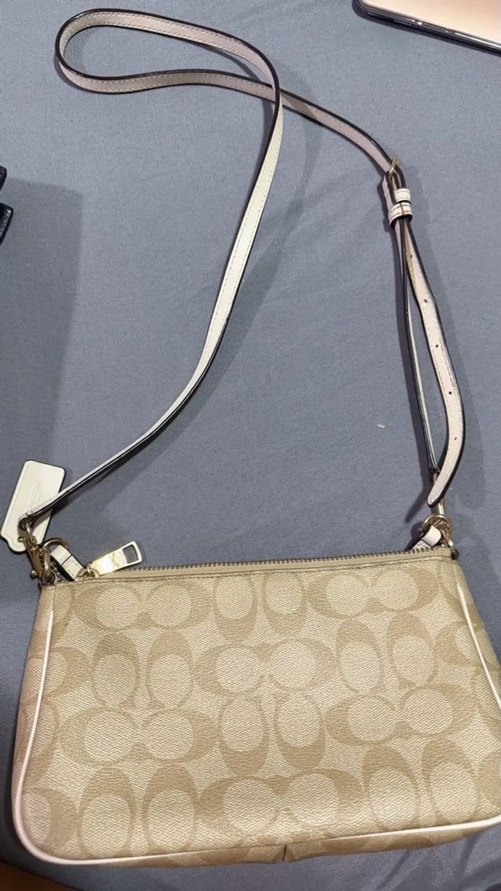 Bolsa coach bege com duas alças  - Foto 4