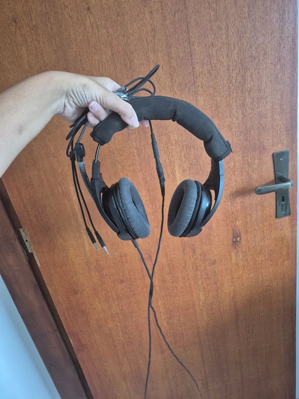 2 fones de ouvido (hyperx e redragon)