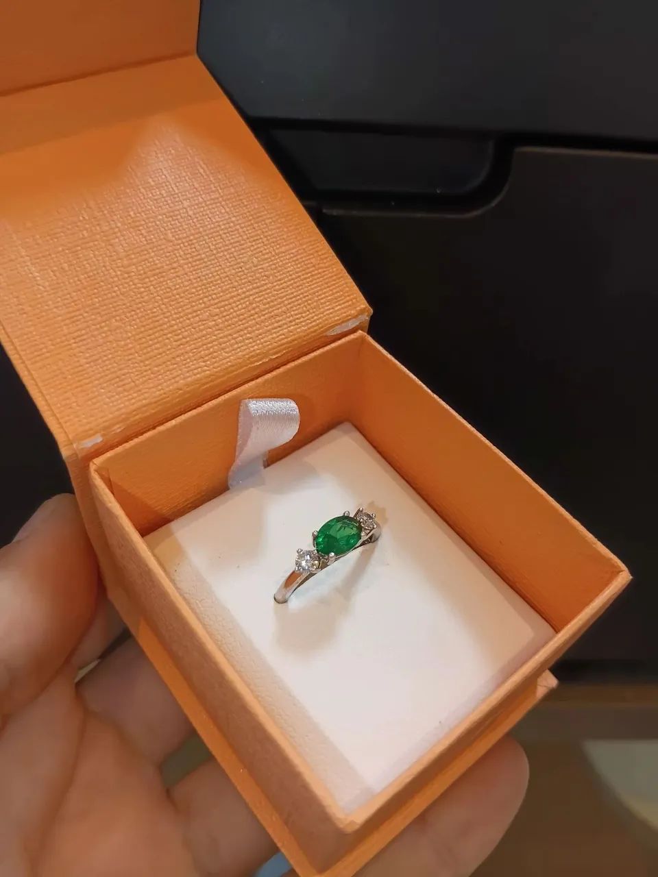 Anel Vivara Prata 925 com Zircônia Verde e Incolor (Aro 12) - Original