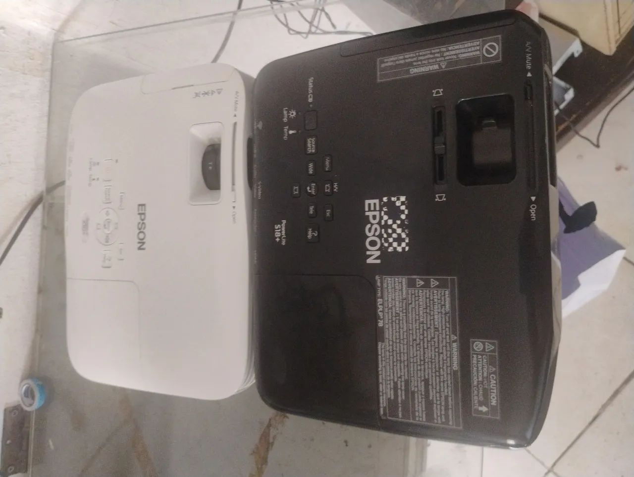 Vendo dois datashow Epson um s18 e um x10. 
