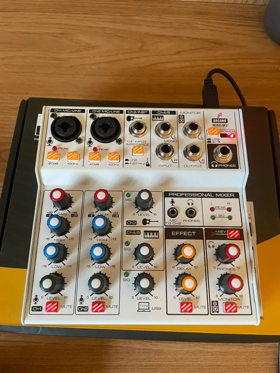 Mesa de Som / Interface de Áudio Arcano Mini-M2  | 5 Canais - Semi-nova